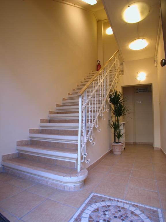 Guest House Roma Prato (Prato) Bagian luar foto